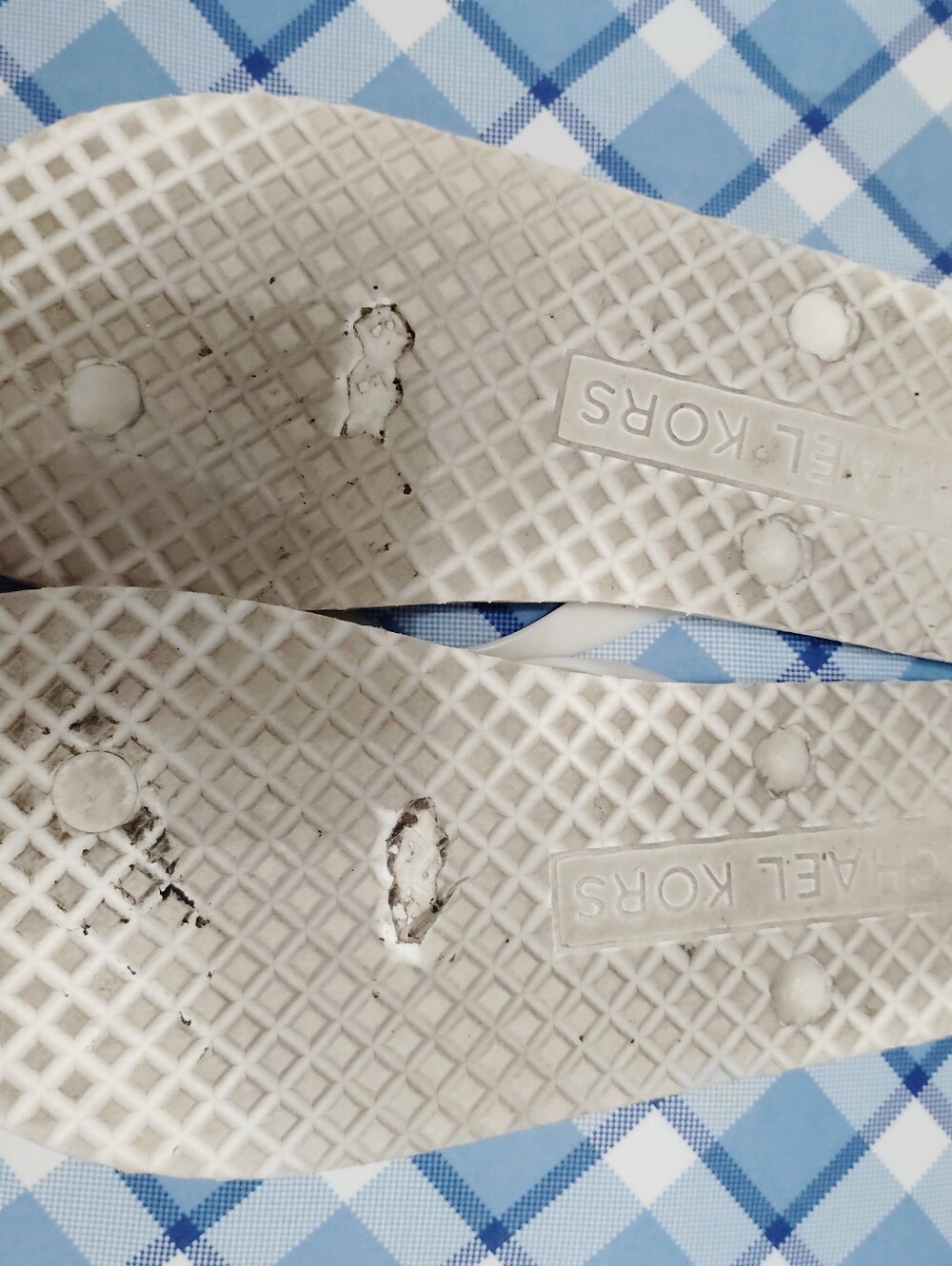 Micheal Kors Flip Flops - Picture 3 of 3